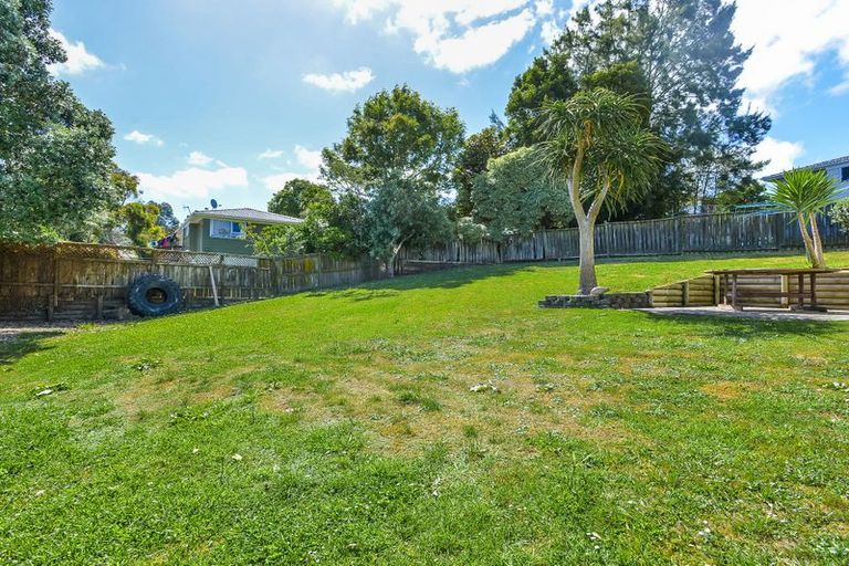 Photo of property in 10 Glenbervie Crescent, Massey, Auckland, 0614