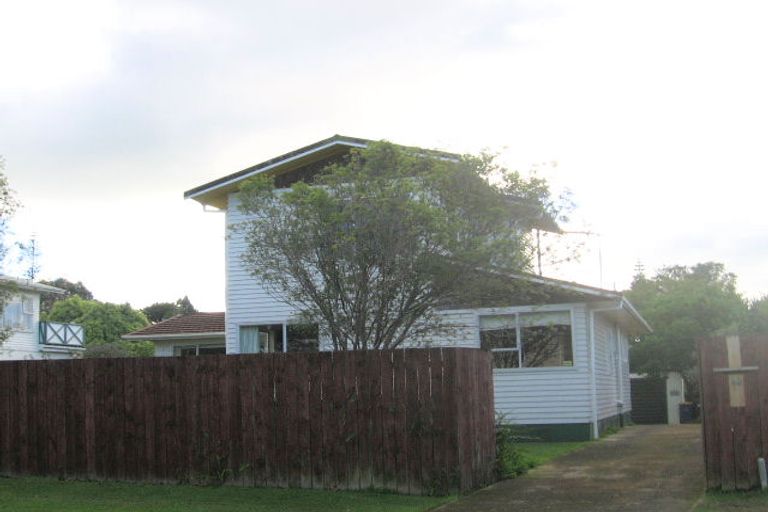 Photo of property in 40 Hartley Terrace, Massey, Auckland, 0614