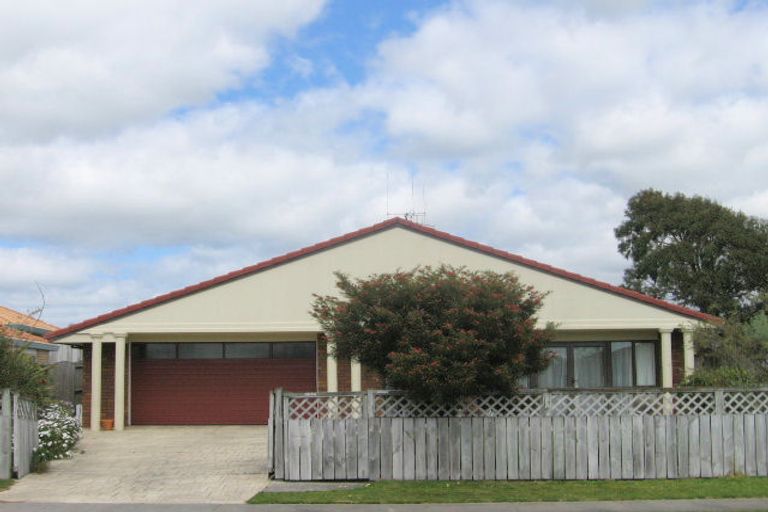 Photo of property in 100 Dalton Drive, Papamoa Beach, Papamoa, 3118
