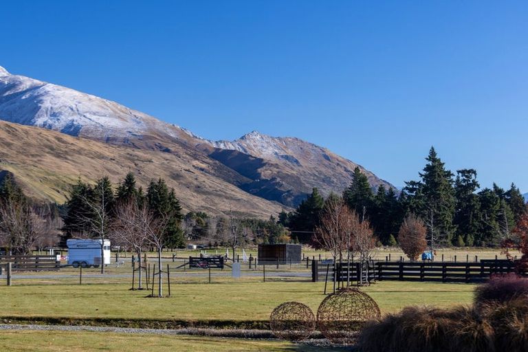 Photo of property in 14 Little Orchard Way, Wanaka, 9382