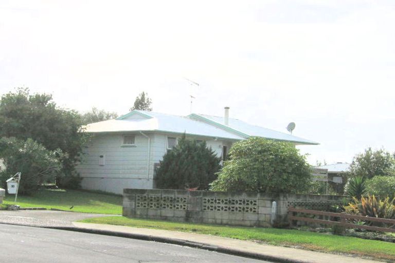 Photo of property in 11 Birdie Place, Red Beach, 0932