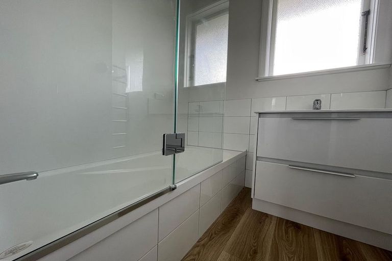 Photo of property in 30 Ashford Avenue, Hokowhitu, Palmerston North, 4410