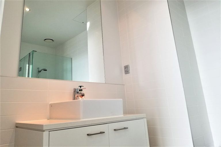Photo of property in Sentinel Apartments, 1102/3 Northcroft Street, Takapuna, Auckland, 0622