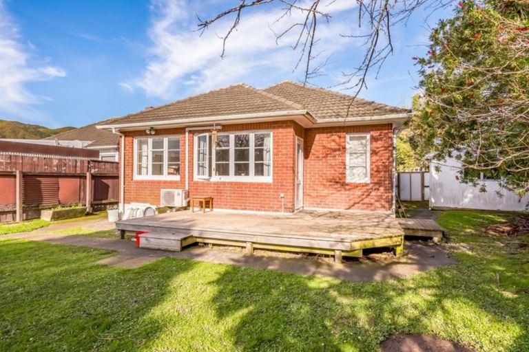 Photo of property in 1 Brown Grove, Fairfield, Lower Hutt, 5011