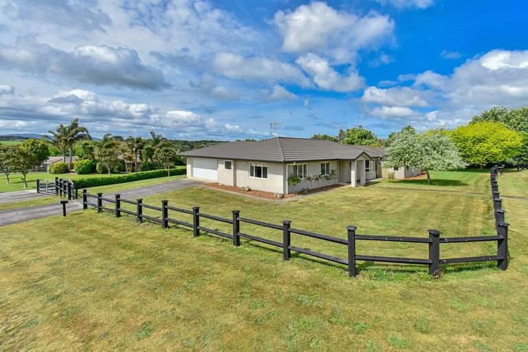 Photo of property in 1 Frank Knight Place, Waiuku, 2123
