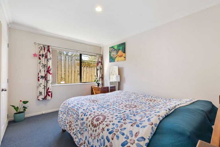 Photo of property in 16 Ewhurst Place, Goodwood Heights, Auckland, 2105