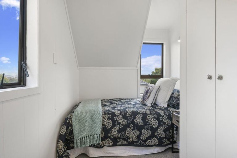 Photo of property in 226 East Coast Road, Forrest Hill, Auckland, 0620