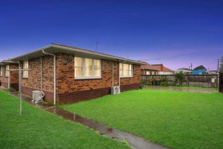 Photo of property in 1/87 Carruth Road, Papatoetoe, Auckland, 2025