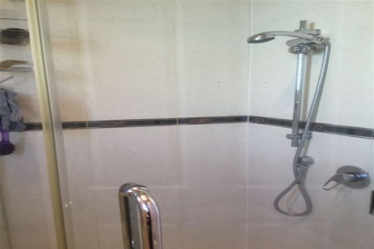 Photo of property in 10 Archibald Road, Kelston, Auckland, 0602