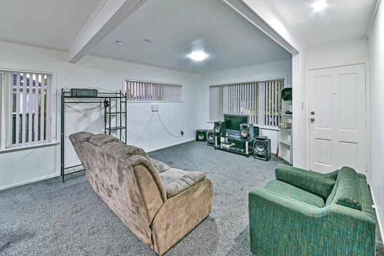 Photo of property in 2/49 Sutton Crescent, Papakura, 2110