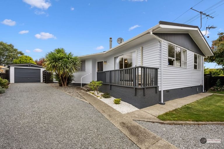 Photo of property in 6 Omaha Grove, Totara Park, Upper Hutt, 5018