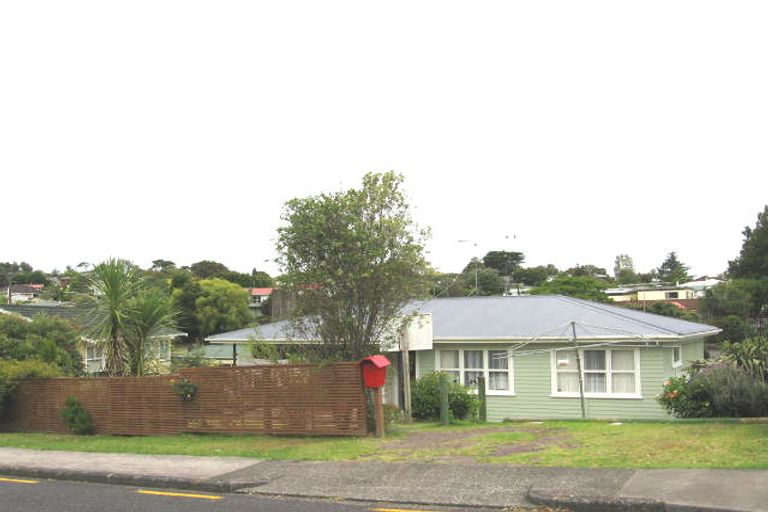 Photo of property in 4 Heather Place, Sunnynook, Auckland, 0620