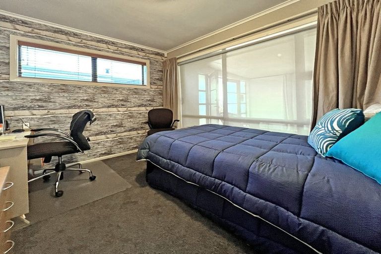 Photo of property in 2 Lincoln Road, Manurewa East, Auckland, 2102