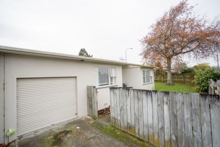 Photo of property in 2 Hartley Place, Awapuni, Palmerston North, 4412