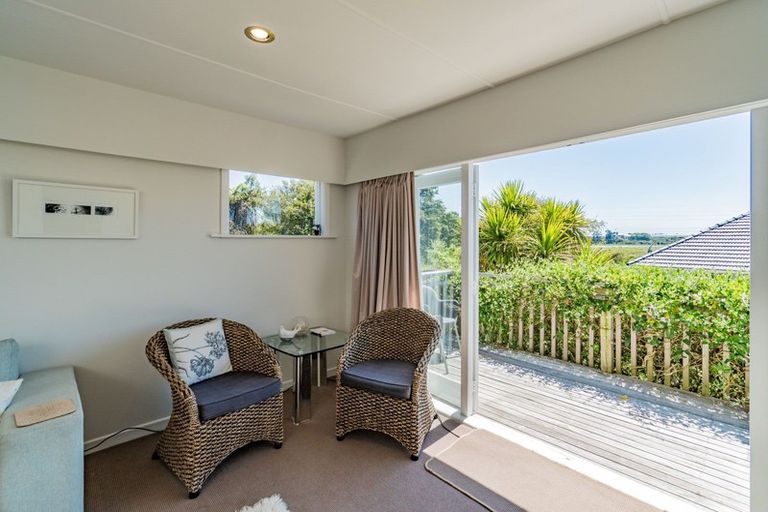 Photo of property in 1/237 Hepburn Road, Glendene, Auckland, 0602