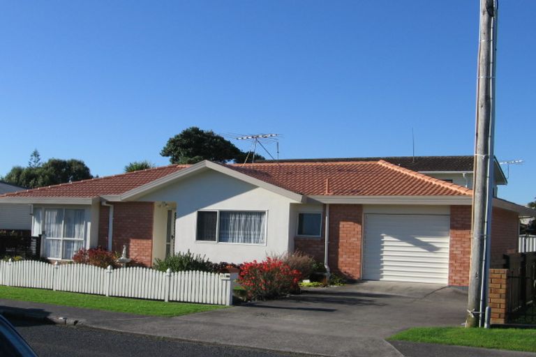 Photo of property in 17 Alice Avenue, Orewa, 0931