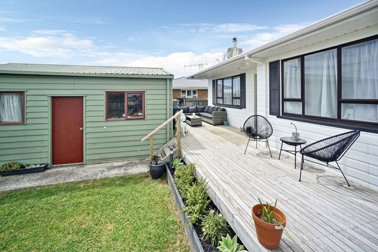 Photo of property in 12 Lee Street, Te Puke, 3119