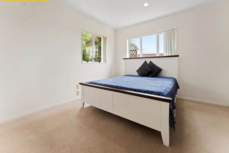 Photo of property in 18 Vintage Drive, Henderson, Auckland, 0612