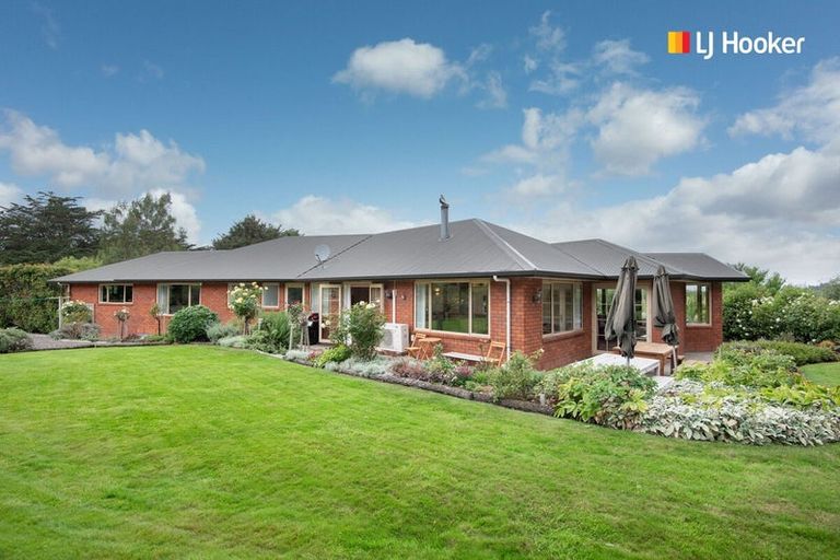 Photo of property in 16 Woodside Road, Woodside, Outram, 9073