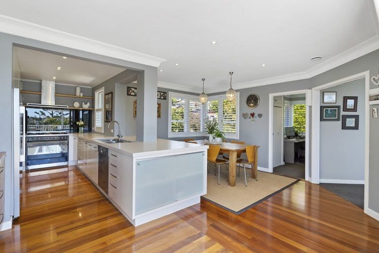 Photo of property in 13 Evelyn Road, Cockle Bay, Auckland, 2014