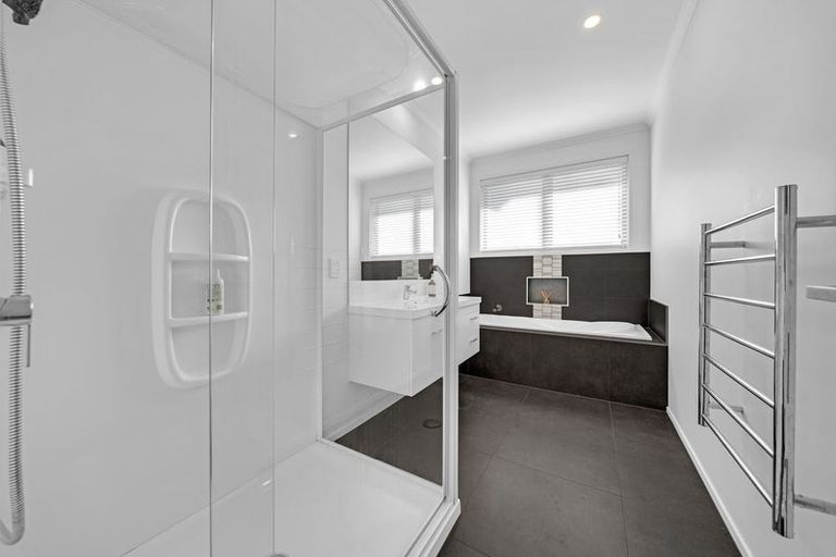 Photo of property in 54 Te Ara Aukati Terrace, Pokeno, 2471