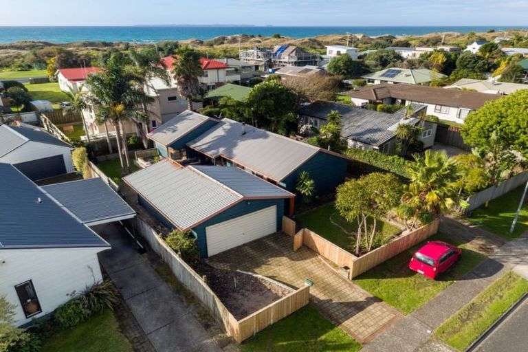 Photo of property in 75 Dickson Road, Papamoa Beach, Papamoa, 3118