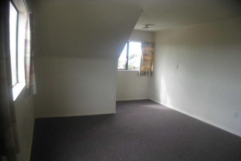 Photo of property in 18 Willowstream Grove, Cloverlea, Palmerston North, 4412