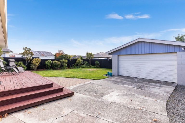 Photo of property in 53 Farquhars Road, Redwood, Christchurch, 8051