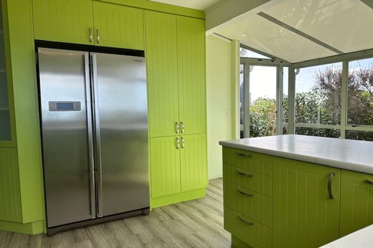 Photo of property in 1415 Whangaparaoa Road, Army Bay, Whangaparaoa, 0930
