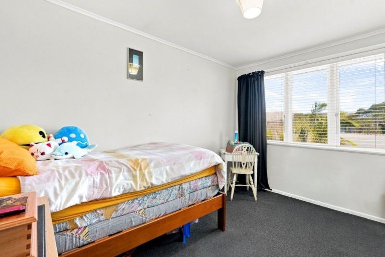 Photo of property in 57 Chorley Avenue, Massey, Auckland, 0614