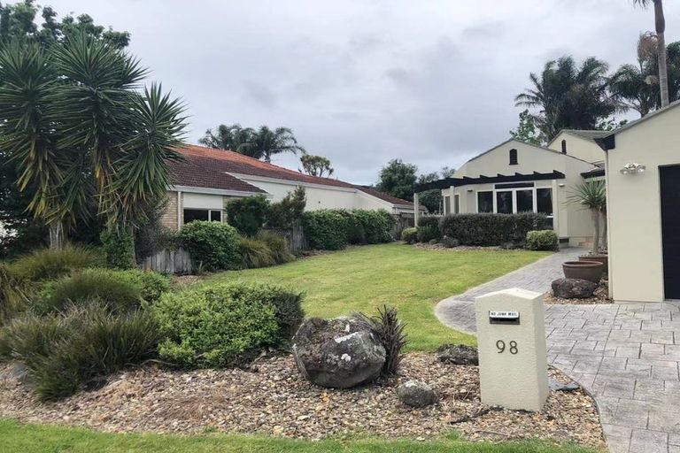 Photo of property in 98 Landing Drive, Albany, Auckland, 0632
