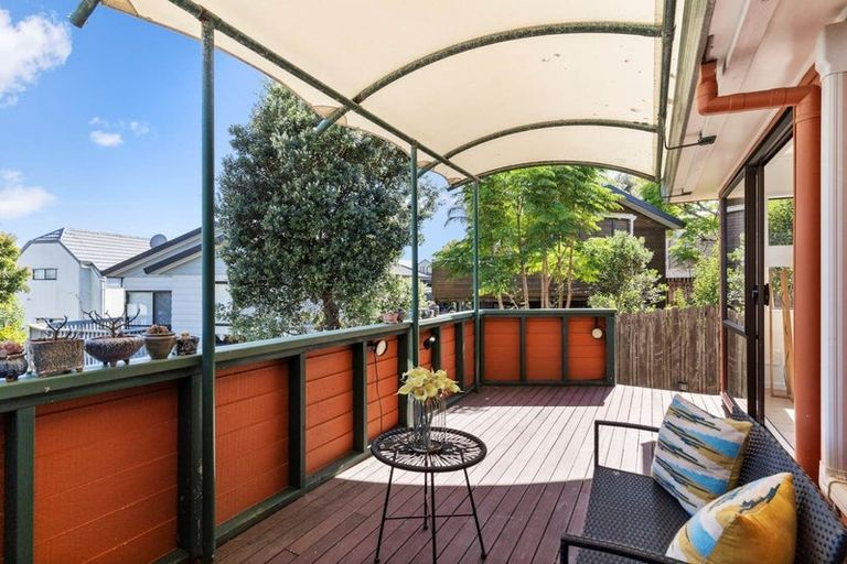Photo of property in 2/7 Altair Place, Windsor Park, Auckland, 0632