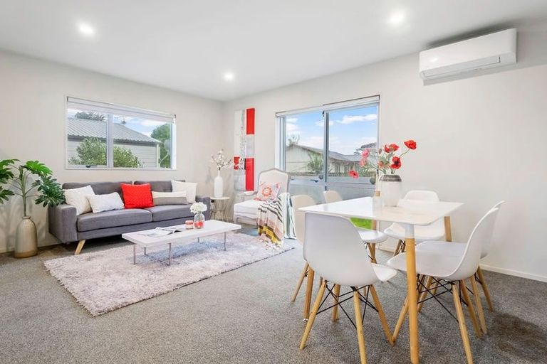 Photo of property in 2/1 Clarice Place, Takanini, 2112