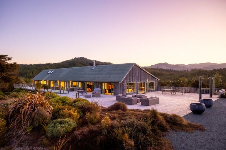 Photo of property in Splitapplelodge.com, 370 Kaiteriteri-sandy Bay Road, Kaiteriteri, Motueka, 7197