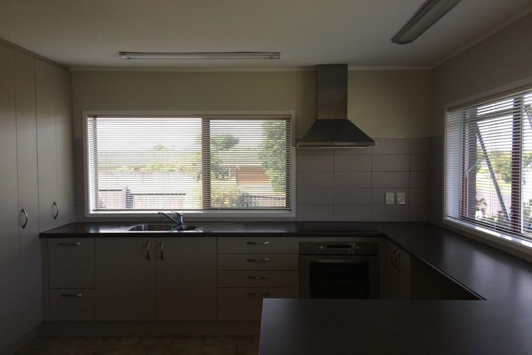 Photo of property in 1/18 Whiteacres Drive, Sunnyhills, Auckland, 2010