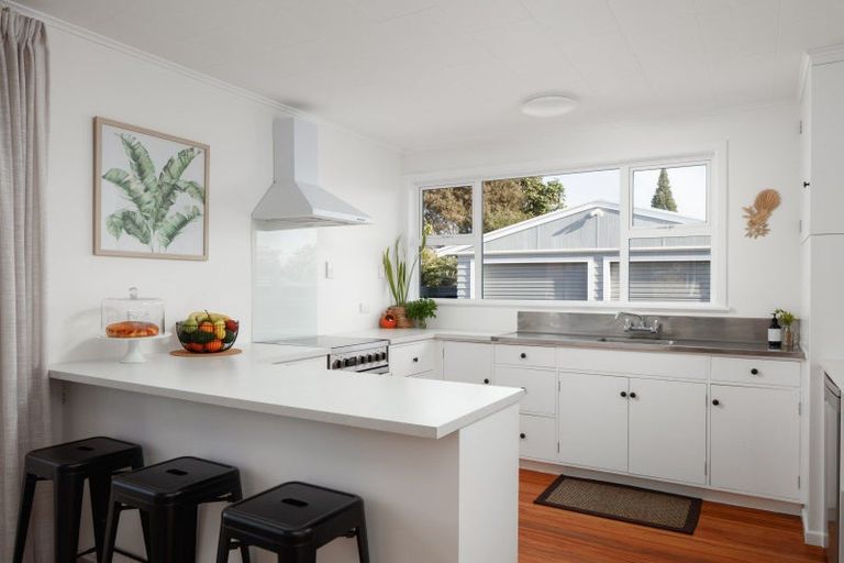 Photo of property in 10 Leon Street, Riverdale, Gisborne, 4010