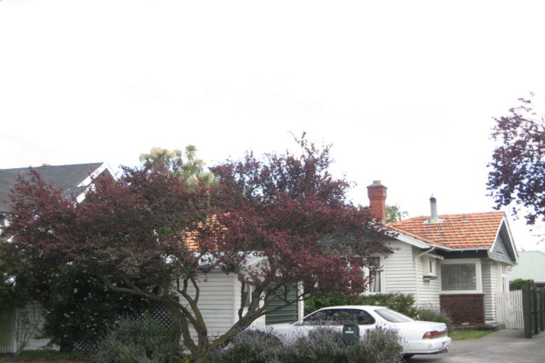 Photo of property in 19 Stapletons Road, Richmond, Christchurch, 8013