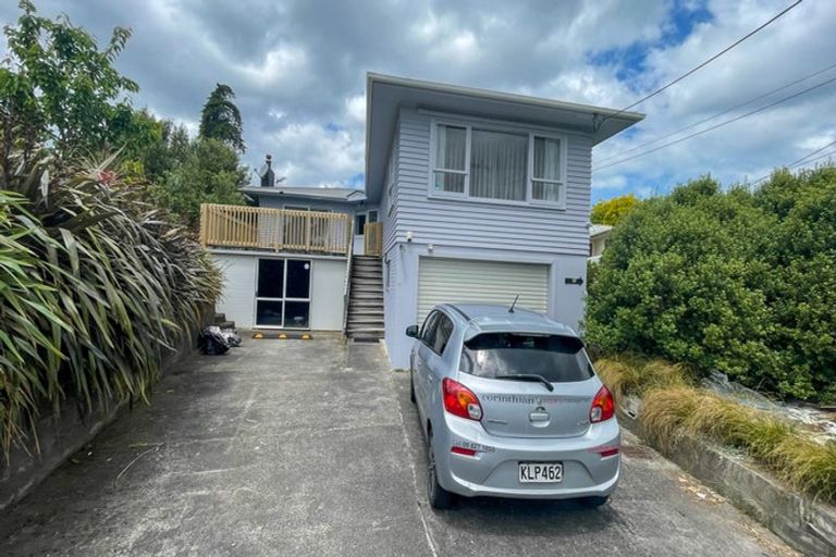 Photo of property in 15 Rerewai Place, Kelston, Auckland, 0602