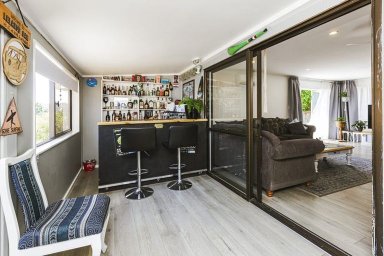 Photo of property in 4 Standish Place, Bayview, Auckland, 0629