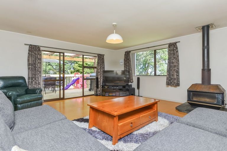 Photo of property in 10 Glenbervie Crescent, Massey, Auckland, 0614