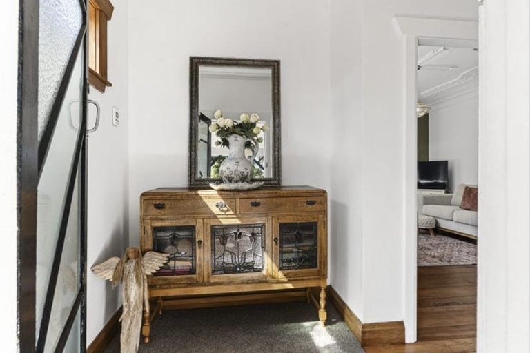 Photo of property in 15a Sycamore Grove, Lower Vogeltown, New Plymouth, 4310