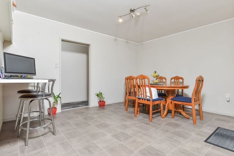 Photo of property in 10 Glenbervie Crescent, Massey, Auckland, 0614