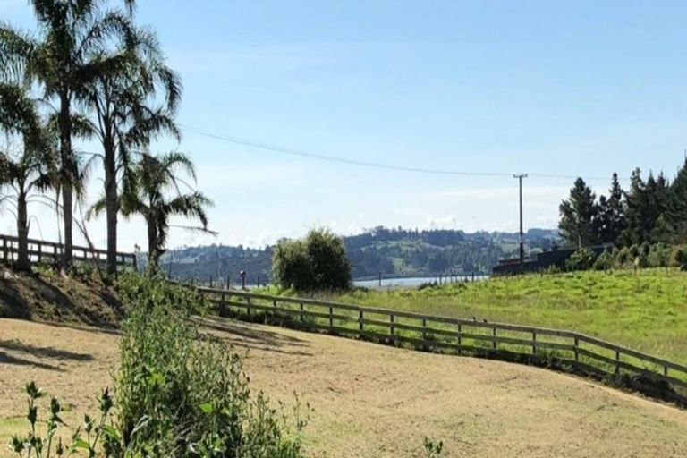 Photo of property in 4 Heaths Way, Pahi, Paparoa, 0571