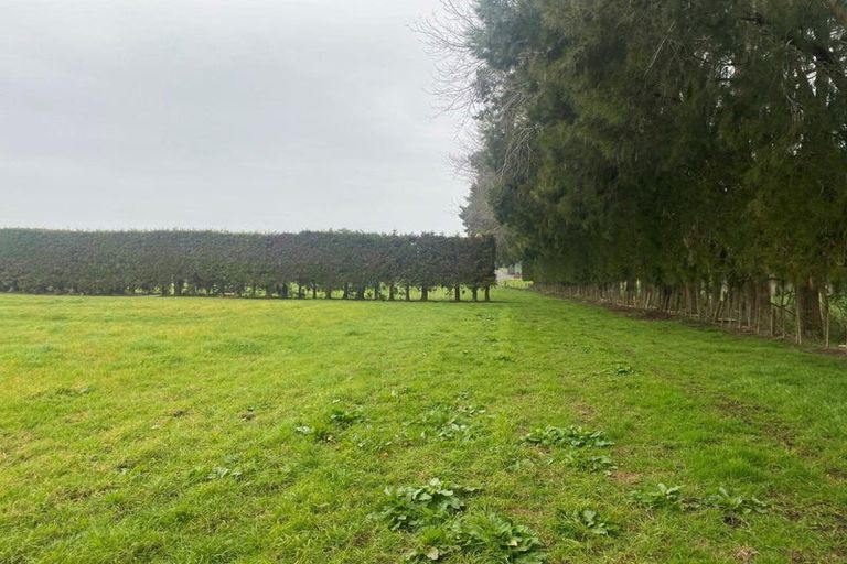 Photo of property in 42 Taupaki Road, Taupaki, 0782