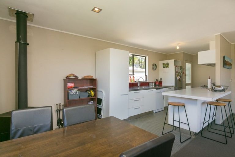 Photo of property in 43 Riversdale Drive, Merrilands, New Plymouth, 4312