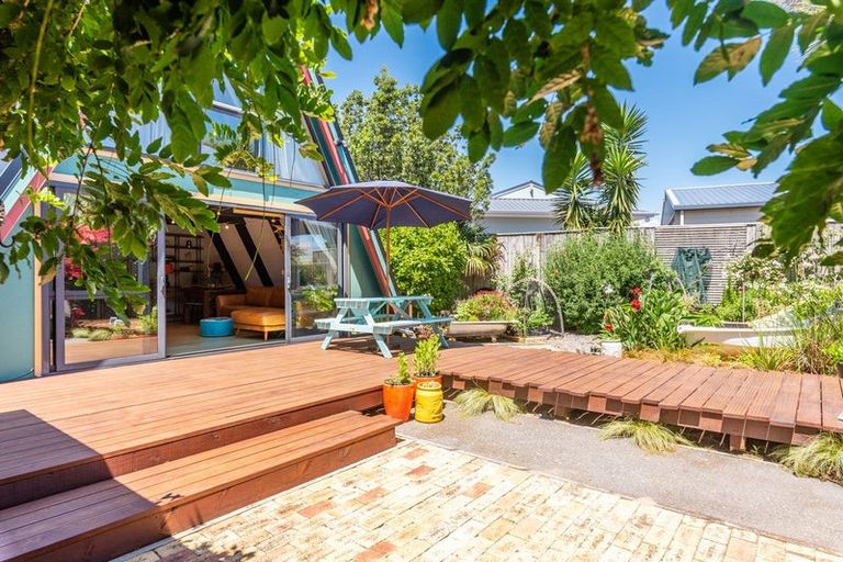 Photo of property in 10 Hastings Street, Waikanae Beach, Waikanae, 5036