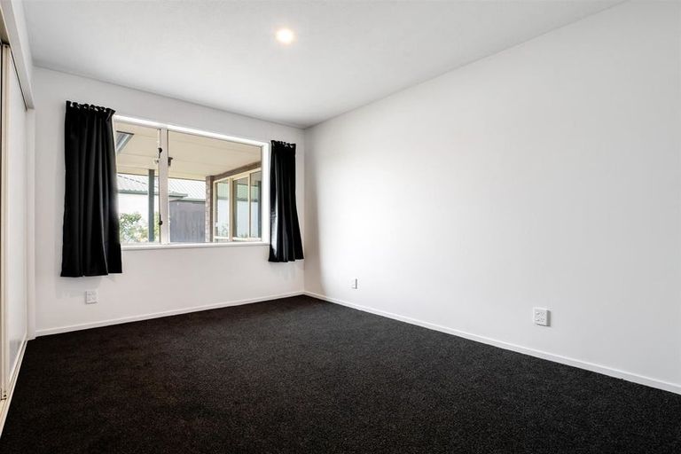 Photo of property in 2/200 Wainoni Road, Avondale, Christchurch, 8061
