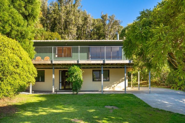 Photo of property in 3900 Kenepuru Road, Black Rock, Picton, 7282