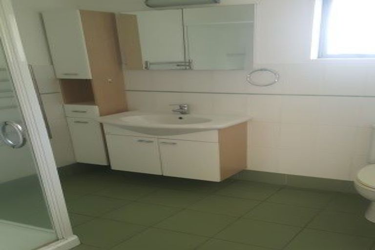 Photo of property in 938 East Coast Road, Northcross, Auckland, 0630