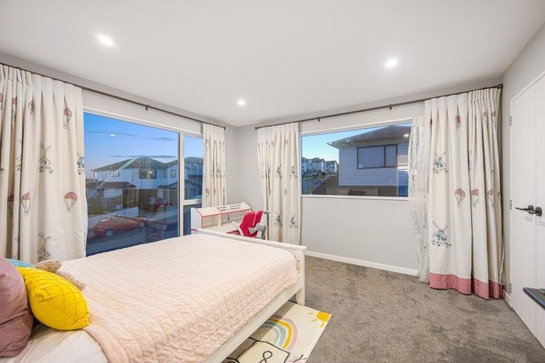 Photo of property in 14 Davey Crescent, Orewa, 0931
